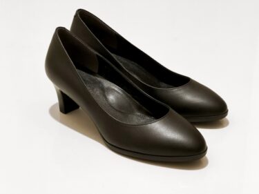 【必見】お葬式にふさわしい靴の選び方-男性・女性・子供別マナーガイド