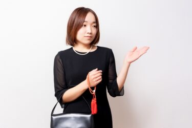 お葬式での服装選び、女性におすすめの喪服とは？失敗しない5つのポイント